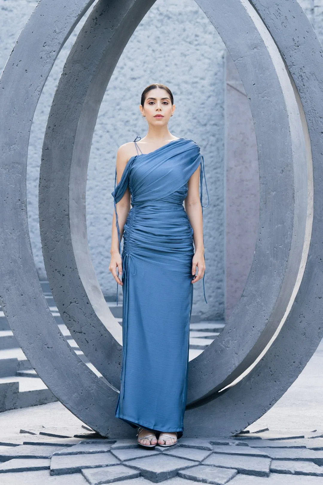 RUCHED DRAPED DRESS WITH DRAWSTRING DETAIL